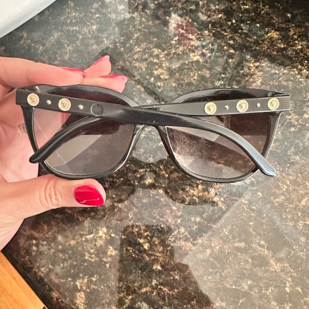 Versace sunglasses - Picture 4 of 6